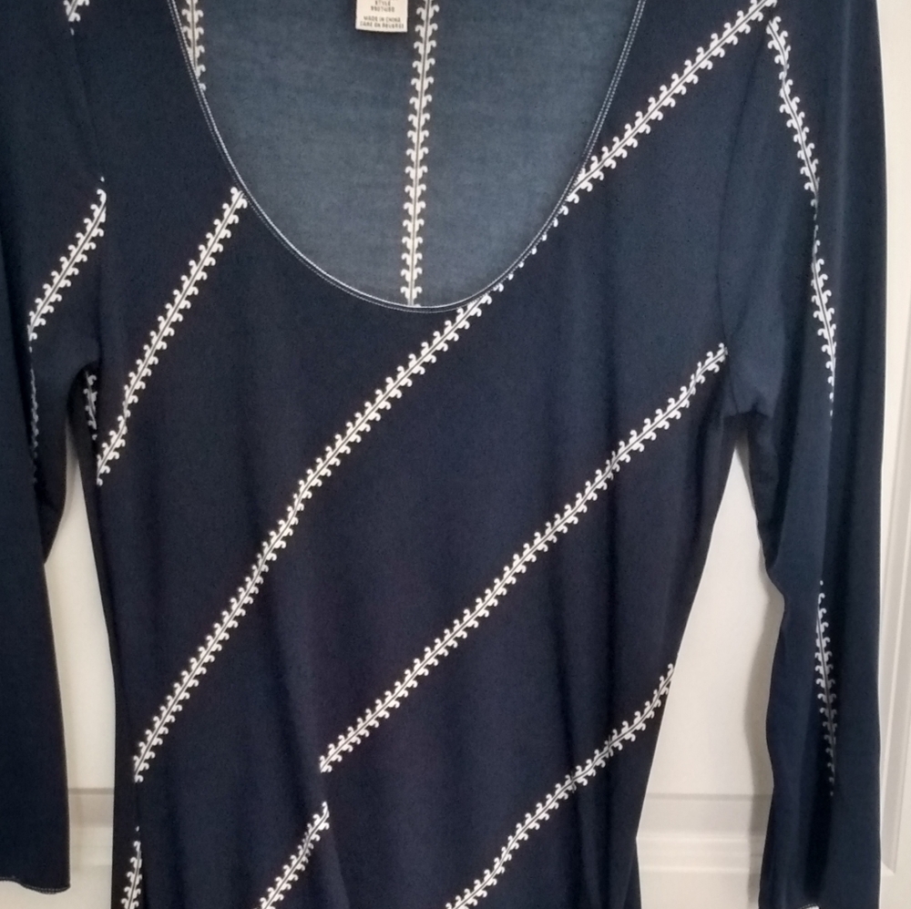 Dress - Picture 2 of 3